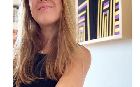 “Chi non considera gli artisti non è sensibile”. Intervista a Carla Mura